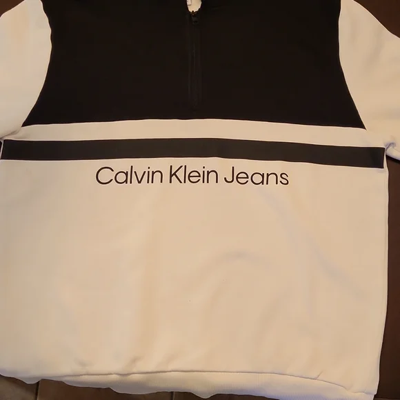 Calvin Klein - Picture 3 of 8